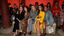 Caro Daur, Aimee Song, Xenia Adonts, Tamara Kalinic und Paola Locatelli in der ersten Reihe auf der Gucci Cruise 2024 Fashion Show - Heutzutage bestimmten nicht nur Designer, sondern auch Influencer die aktuellen Modetrends.