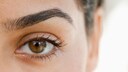 Gepflegte, dichte Augenbrauen – das versprechen Vita Brows