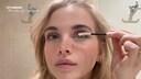Influencerin und Model Lena Ludwig zaubert einen schönen Wimpernaufschlag mit Vaseline