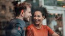 Frau beim Date Stacking