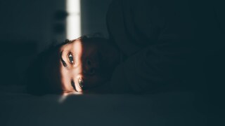 Frau mit Sommerdepression