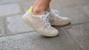 Die Sneaker der französischen Marke Veja überzeugen mit einem zeitlosen Design – doch was und wer steckt eigentlich hinter der Marke?