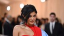 Kylie Jenner hat den neuen Aged-Filter auf TikTok getestet