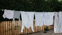 Kleidung in die Waschmaschine oder doch lieber auslüften? STYLEBOOK klärt auf