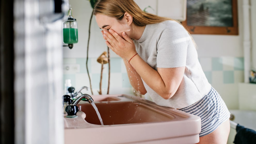Was gilt es beim Gesicht waschen zu beachten? STYLEBOOK hat beim Dermatologen nachgefragt