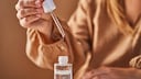 Kaum ein Inhaltsstoff kommt in der Hautpflege so häufig vor wie Glycerin – doch was steckt dahinter?