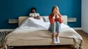 Es kriselt im Bett? Vielleicht liegt’s an der unfairen Verteilung der Hausarbeit.