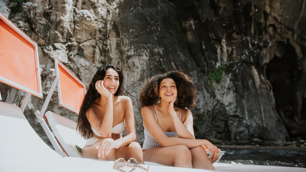Ein Tag in der Sonne bedeutet auch Stress für die Haut – doch wie sieht es mit der Dusche danach aus?