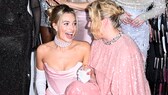 Margot Robbie und Greta Gerwig auf der Barbie-Premiere: Wenn nicht nur das Lächeln strahlt, sondern auch die Haut, dann war Londons gefragteste Hautpflegeexpertin am Werk!