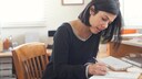 Der „Mental Load“ bleibt häufig an Frauen hängen – doch was ist das überhaupt?