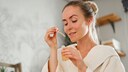 Moringa-Öl erfährt gerade einen regelrechten Beauty-Hype – aber was kann es eigentlich?