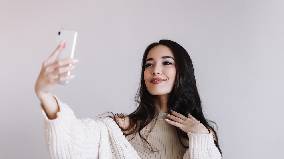 Während sich der „Glow up“-Trend auf TikTok stark auf das Äußere fokussiert, sollte man sich im echten Leben auf andere Dinge konzentrieren