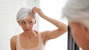 Auch als Frau kann man mit Geheimratsecken kämpfen – STYLEBOOK weiß, wieso