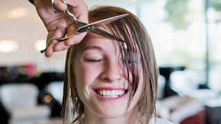 Sind fettige Haare beim Friseur ein No-Go?