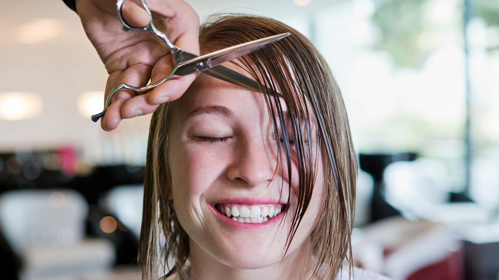 Sind fettige Haare beim Friseur ein No-Go?