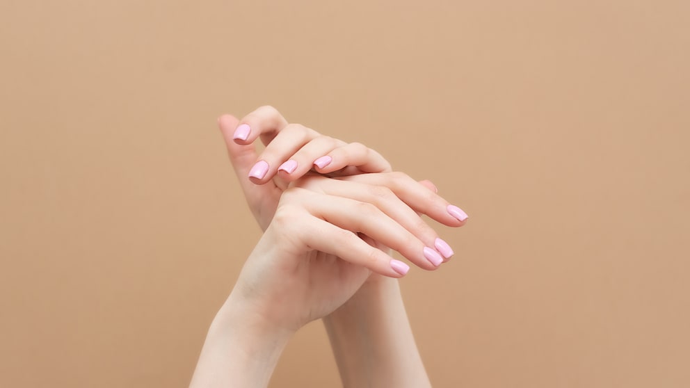 Mit diesen Nagellackfarben können Sie Ihre Hände jünger zaubern!