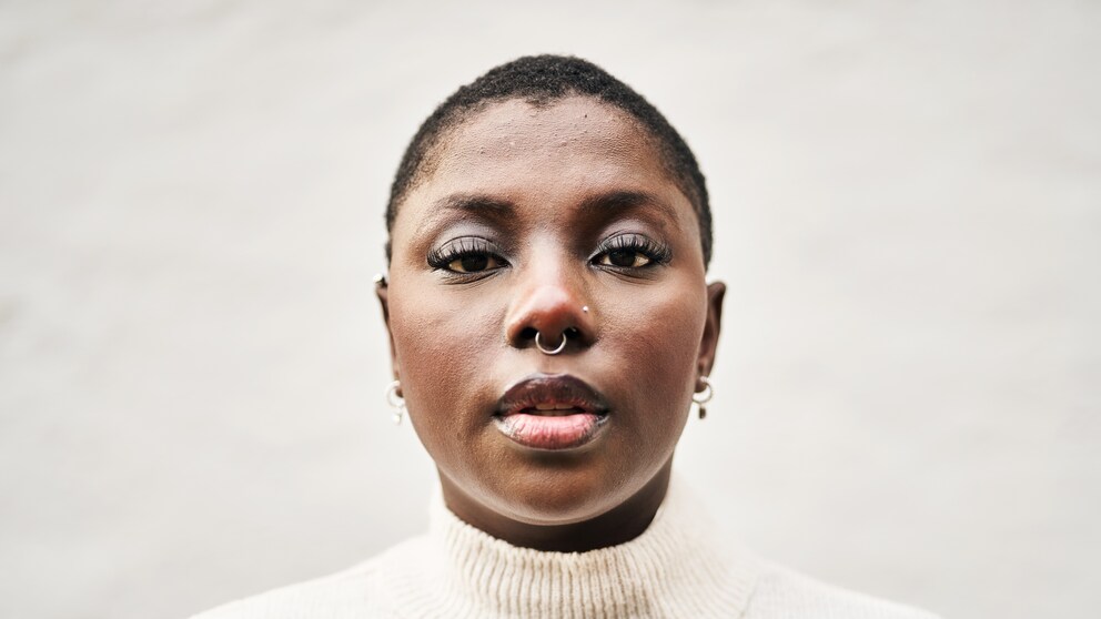 Das Septum-Piercing steht gerade wieder hoch im Kurs – aber sollte man vor dem Stechen wissen? STYLEBOOK klärt auf