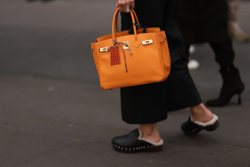 Die orangefarbene Birkin Bag ist definitiv ein Hingucker!