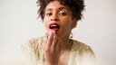 Lippenstift auftragen kann ganz schön tricky sein – wir erklären, wie's ganz einfach geht!