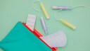 Periodenprodukte gibt es viele – eine neue Alternative zu Tampons und Co. soll nun die Menstruationsscheibe sein