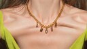 Welche Kette passt am besten zu welchem Ausschnitt? STYLEBOOK hat die Antworten