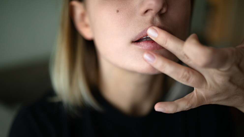 Der DIY-Lippenbalsam sorgt nicht nur für Pflege, sondern auch für einen frischen Look