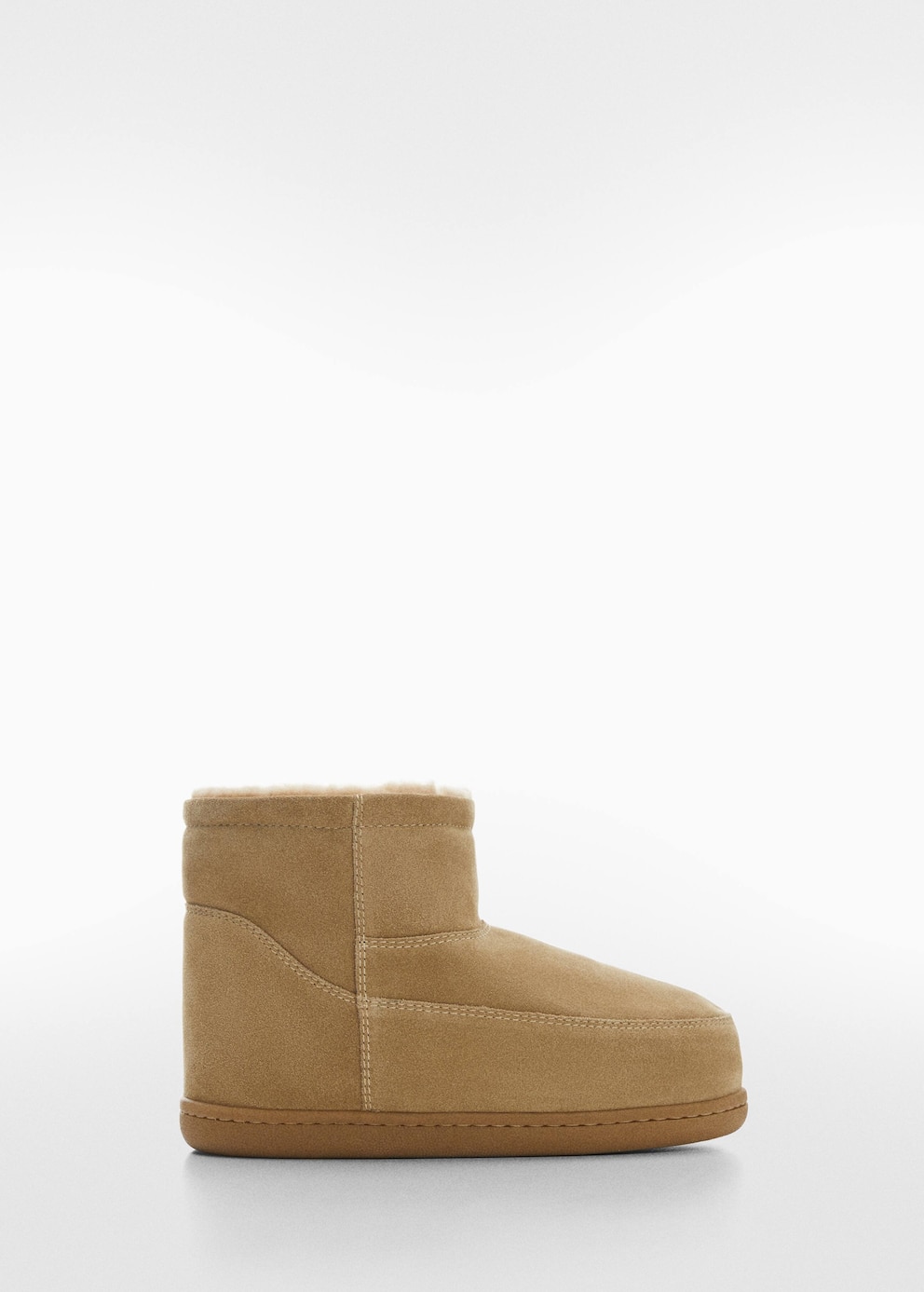 Die „Lederstiefelette mit Kunstshearling“ von Mango, sind die perfekte Ugg Alternative für alle, die sich einen modernen Twist wünschen