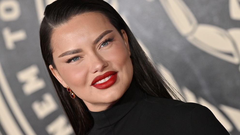 Adriana Lima geschockt über eigenes Gesicht STYLEBOOK