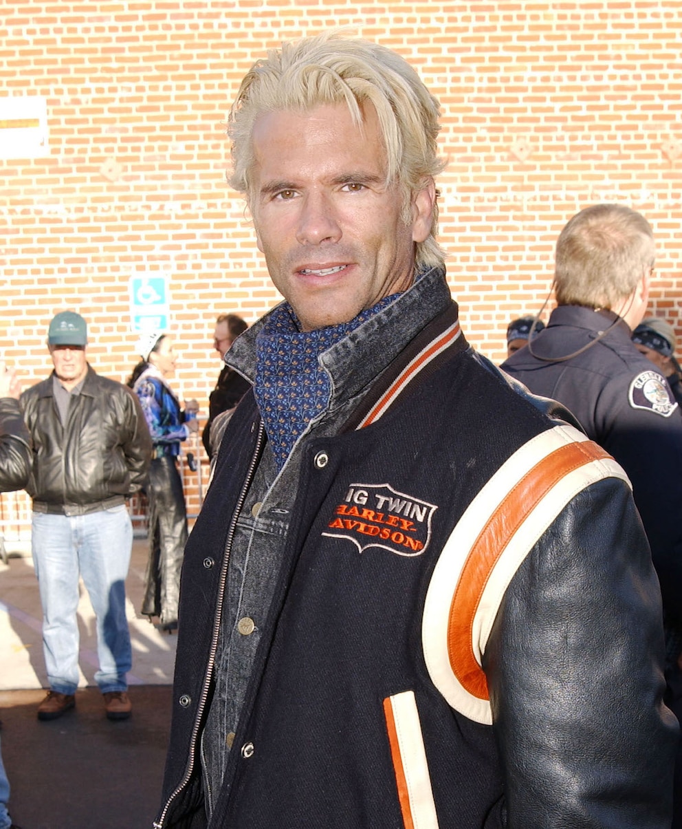 2002 trug Lorenzo Lamas platinblondes Haar. Ob er diesen Look heute bereut? 