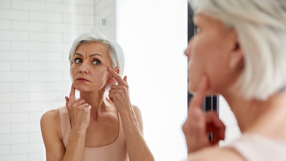 Auch wenn Falten etwas ganz Natürliches sind, kann man ihnen mit der richtigen Anti-Aging-Pflege entgegenwirken