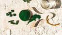 Viele Frauen schwören auf den Einsatz von Chlorophyll in Sachen Beauty – doch was ist wirklich dran?