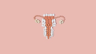 Tabletten, die in Form der weiblichen Geschlechtsorgane gelegt wurden auf peachy Hintergrund
