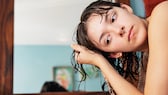 Conditioner vor dem Shampoo? Die CWC-Methode soll gegen Spliss und trockenes Haar helfen