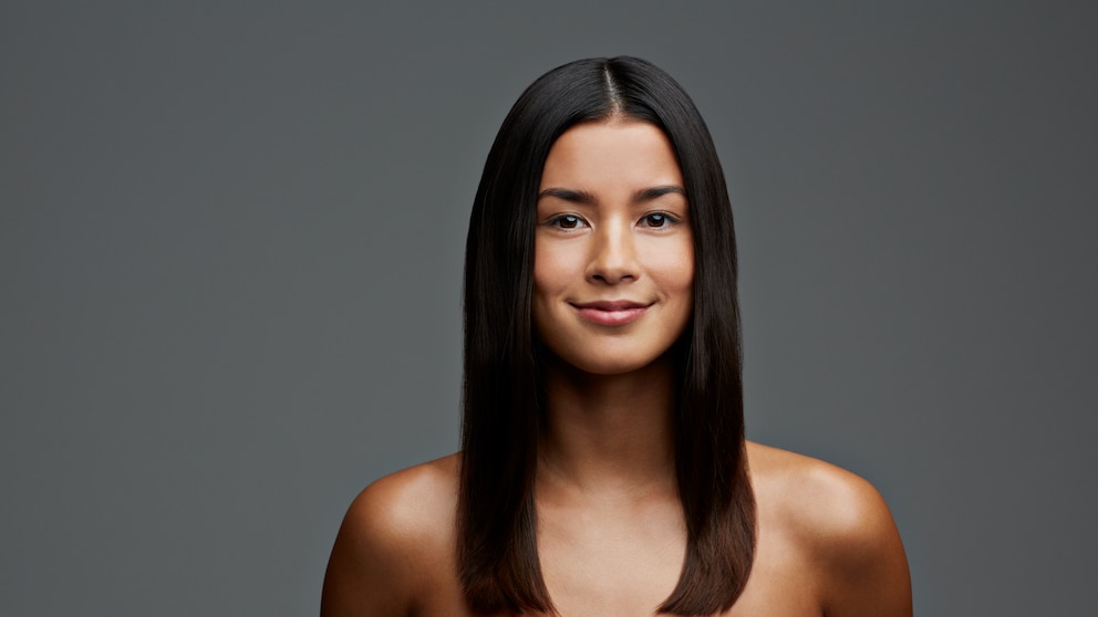 Nie wieder Haare glätten dank Hair Rebonding? STYLEBOOK erklärt, was sich hinter der Methode verbirgt