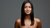 Nie wieder Haare glätten dank Hair Rebonding? STYLEBOOK erklärt, was sich hinter der Methode verbirgt