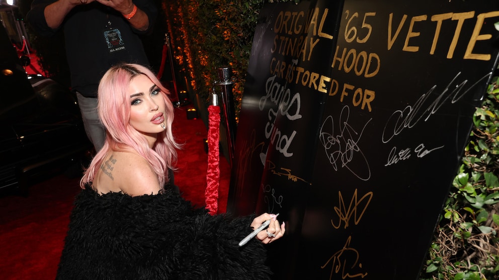 Hier kann man die neue Frisur von Megan Fox schon erahnen – das Tattoo ist noch verhüllt