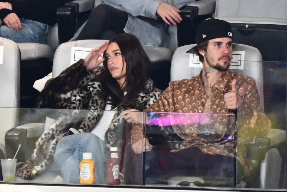 Hailey und Justin Bieber beim Super Bowl 2024 // Photo by Patrick T. Fallon / AFP)