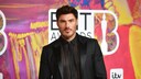 Chris Appleton in schwarzem Outfit bei den Brit Awards 2024