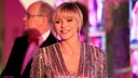 Charlène beim Rosenball im Disco-Glitzer-Jumpsuit