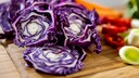 Rezept für gerösteten Rotkohl mit Orangen-Minz-Vinaigrette