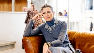 Die niederländische Königin Máxima ist sich der neuesten Mode bewusst.