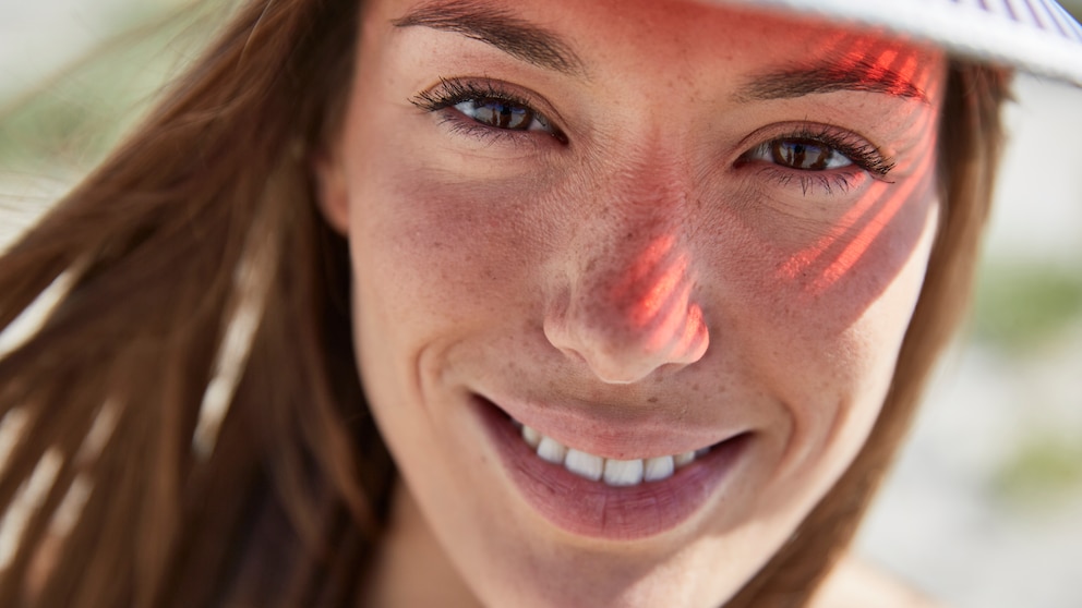 Kein Sommer in Sicht? Macht nicht, denn so können Sie auch ohne Sonne braun werden