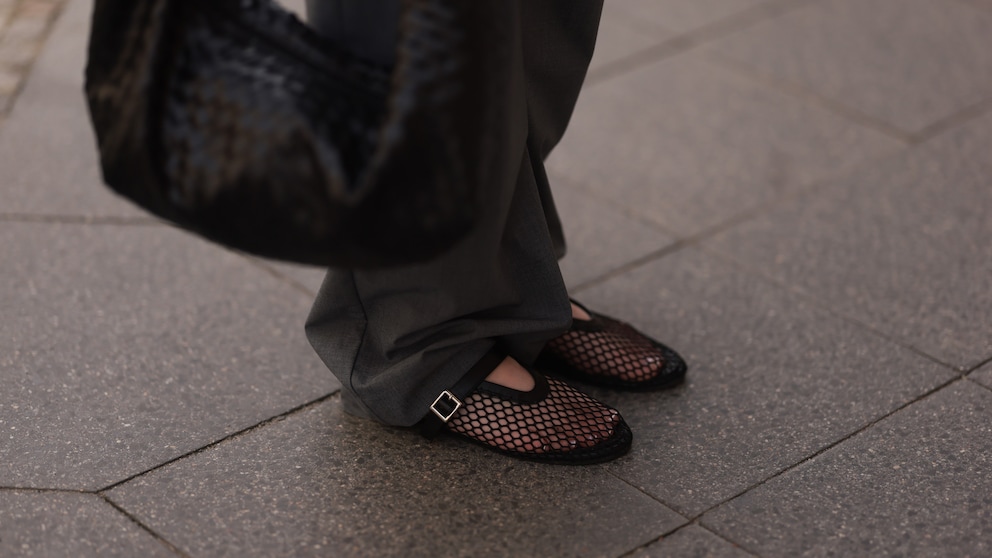 Mesh-Ballerinas lassen die Pediküre herausblitzen und sind die luftige Alternative im Sommer!