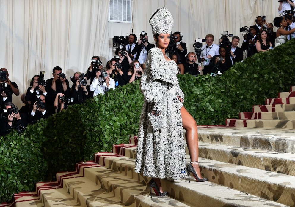 Rihanna auf dem roten Teppich der Met Gala 2018