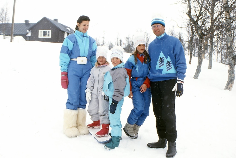 Die schwedische Königsfamilie 1988 beim Skiurlaub