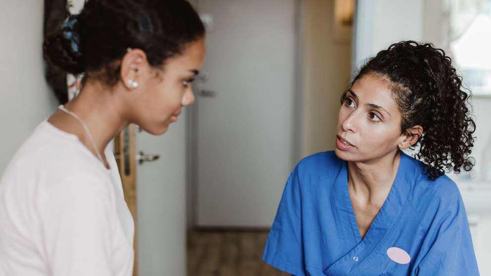Frauen öffnen sich zu schambehafteten Themen schneller, wenn sie mit einer Ärztin sprechen. Doch sinkt deswegen das Sterberisiko?
