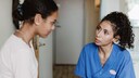Frauen öffnen sich zu schambehafteten Themen schneller, wenn sie mit einer Ärztin sprechen. Doch sinkt deswegen das Sterberisiko?