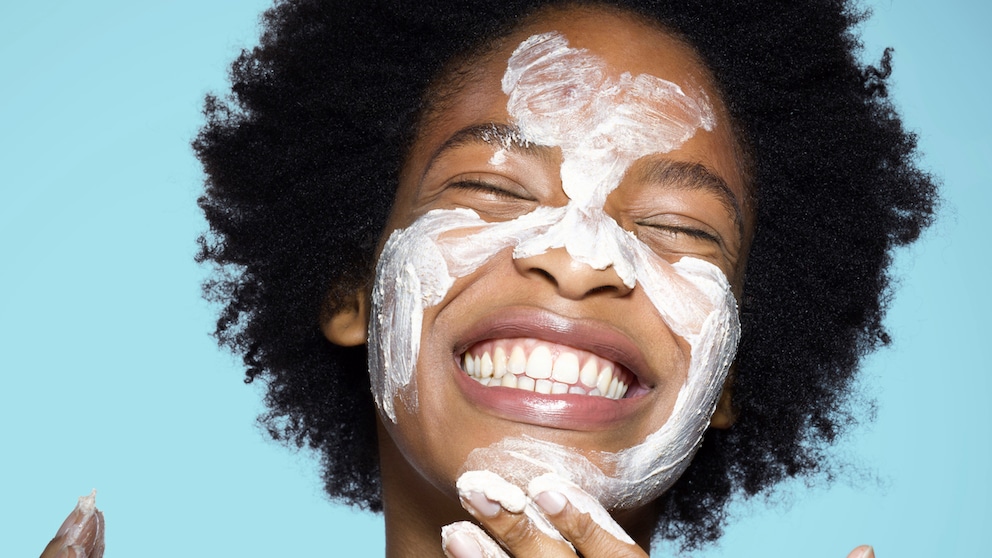 Face Basting mit Wundschutzcreme soll für schöne Haut sorgen. Doch ist da wirklich was dran?