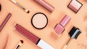 Wie viel Zeit und Make-up liegt zwischen diesen beiden Fotos?