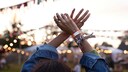 Wie eklig sind eigentlich Festivalbändchen am Handgelenk?